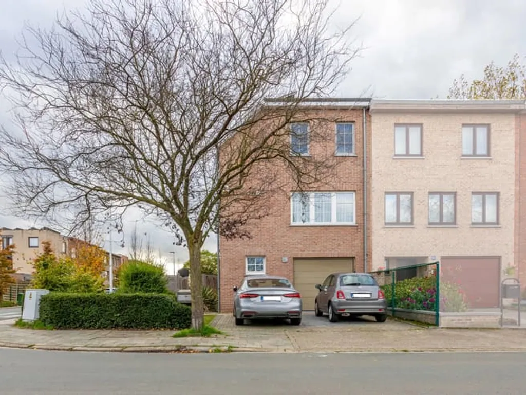 Huis in Aartselaar - 7671352 - Leon Gilliotlaan 66, 2630 Aartselaar