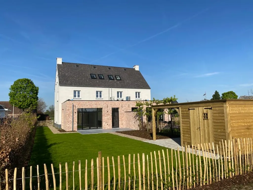 Huis in Ranst - 7683935 - Herentalsebaan 20b, 2520 Ranst