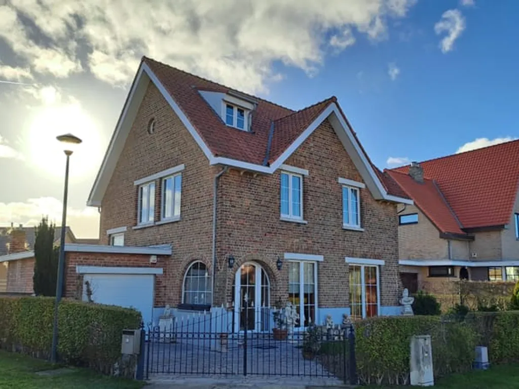 Villa in Bredene - 7696210 - Bloemenlaan 16, 8450 Bredene