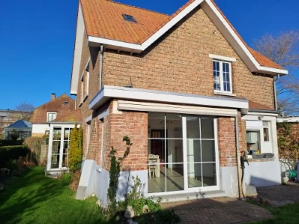 Villa in Bredene - 7696210 - Bloemenlaan 16, 8450 Bredene