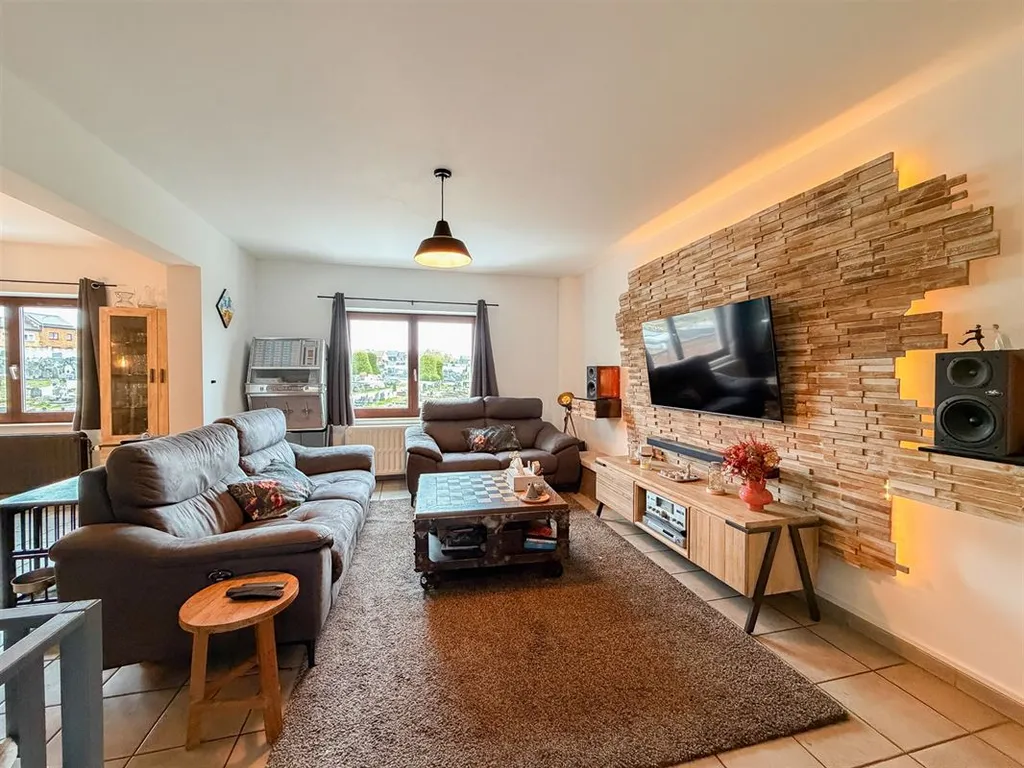 Huis in Monceau-sur-Sambre - 7668510 - Rue Pierre Hans 173, 6031 Monceau-Sur-Sambre