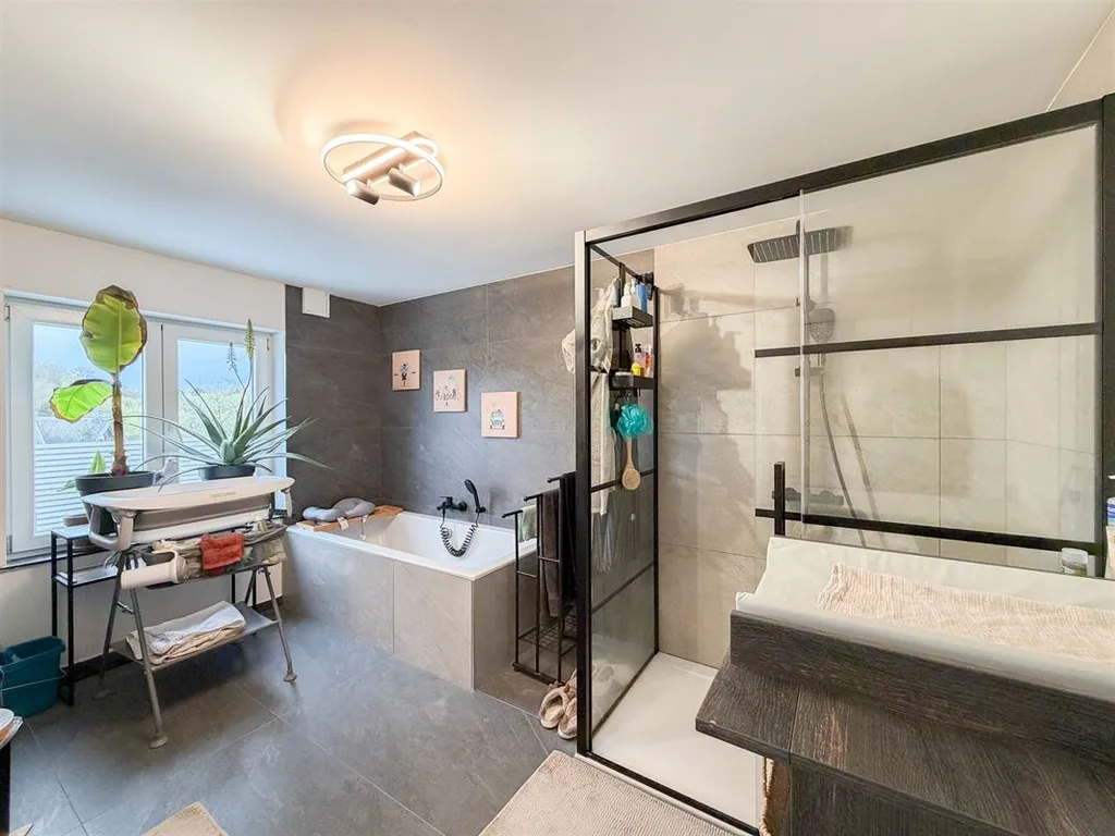 Huis in Monceau-sur-Sambre - 7668510 - Rue Pierre Hans 173, 6031 Monceau-Sur-Sambre
