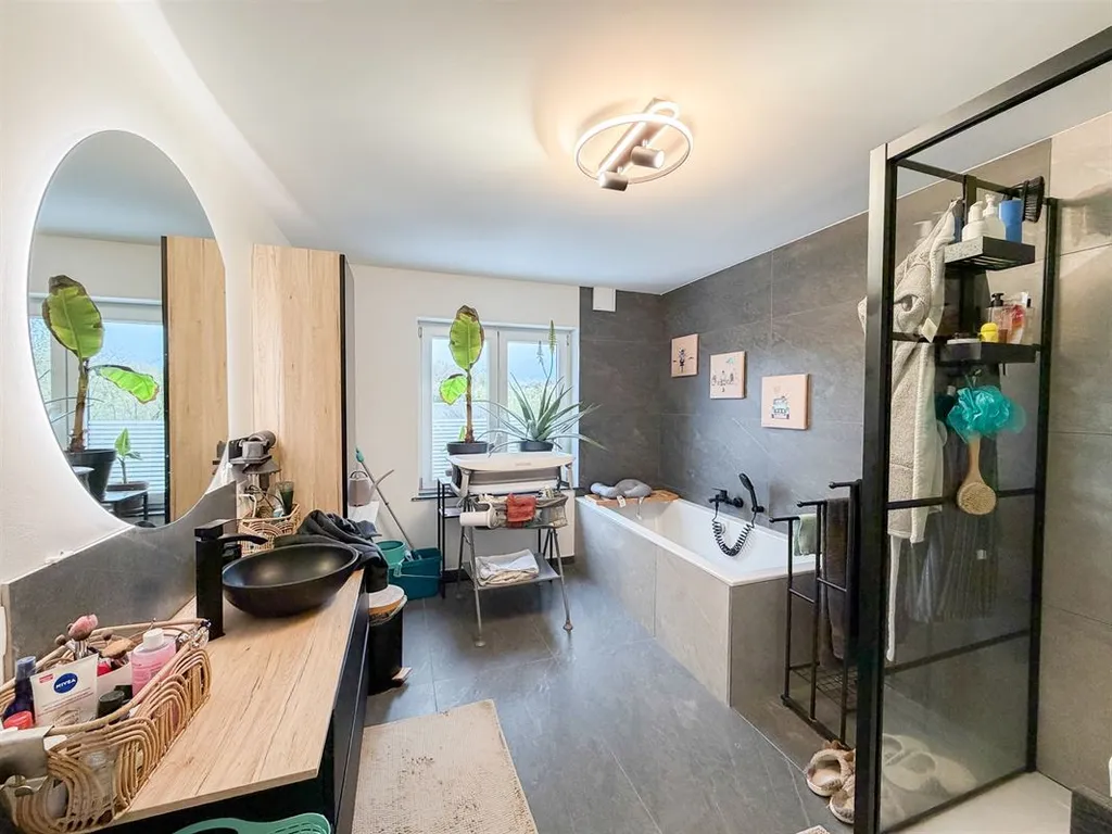 Huis in Monceau-sur-Sambre - 7668510 - Rue Pierre Hans 173, 6031 Monceau-Sur-Sambre