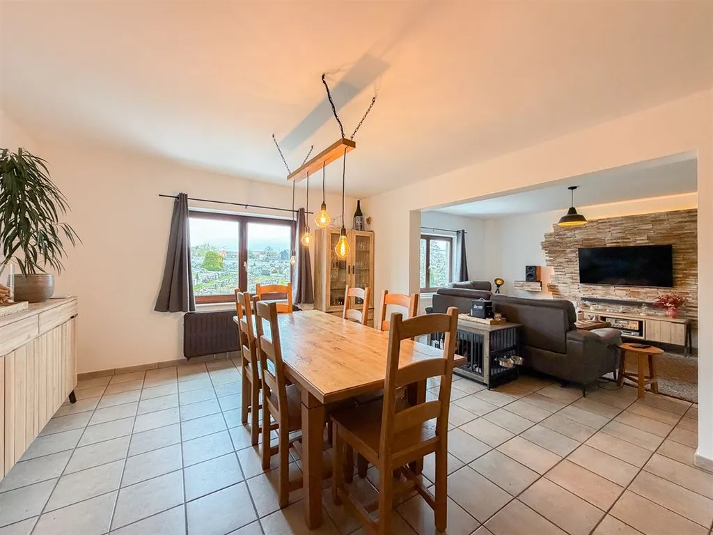 Huis in Monceau-sur-Sambre - 7668510 - Rue Pierre Hans 173, 6031 Monceau-Sur-Sambre