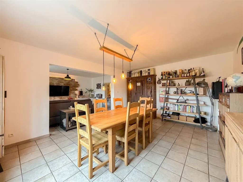 Huis in Monceau-sur-Sambre - 7668510 - Rue Pierre Hans 173, 6031 Monceau-Sur-Sambre