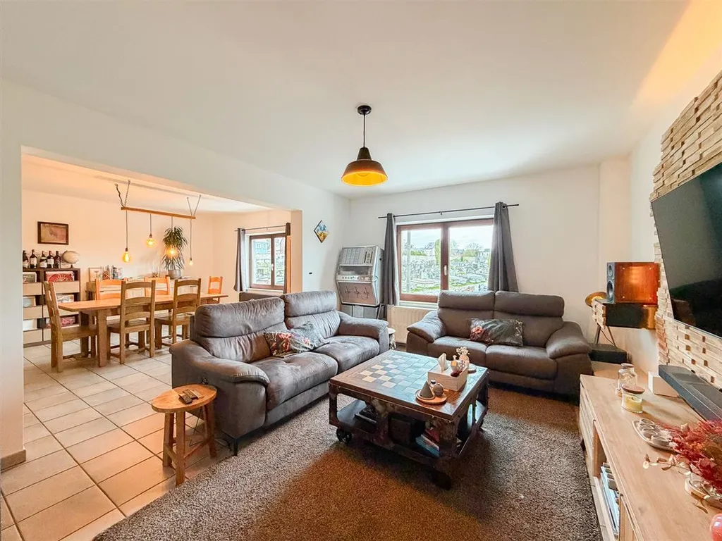 Huis in Monceau-sur-Sambre - 7668510 - Rue Pierre Hans 173, 6031 Monceau-Sur-Sambre