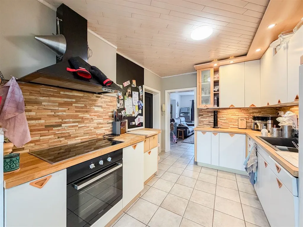 Huis in Monceau-sur-Sambre - 7668510 - Rue Pierre Hans 173, 6031 Monceau-Sur-Sambre