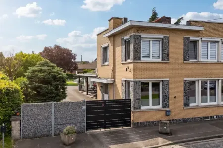 Villa Gearchiveerd Awans