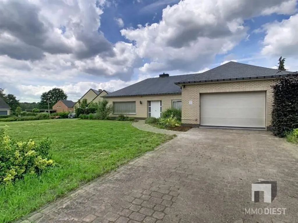 Huis in Deurne - 7688561 - Tessenderloseweg 11, 3290 Deurne