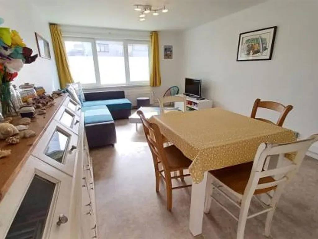 Huis in Klemskerke - De Haan - 7656093 - Zeedijk-De Haan 33, 8420 Klemskerke - De Haan
