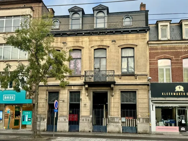 Huis in Merksem - Bredabaan 416, 2170