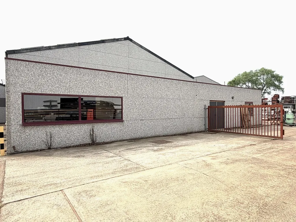 Handelspand in Sint-Michiels - 7680093 - Torhoutse Steenweg 48, 8200 SINT-MICHIELS