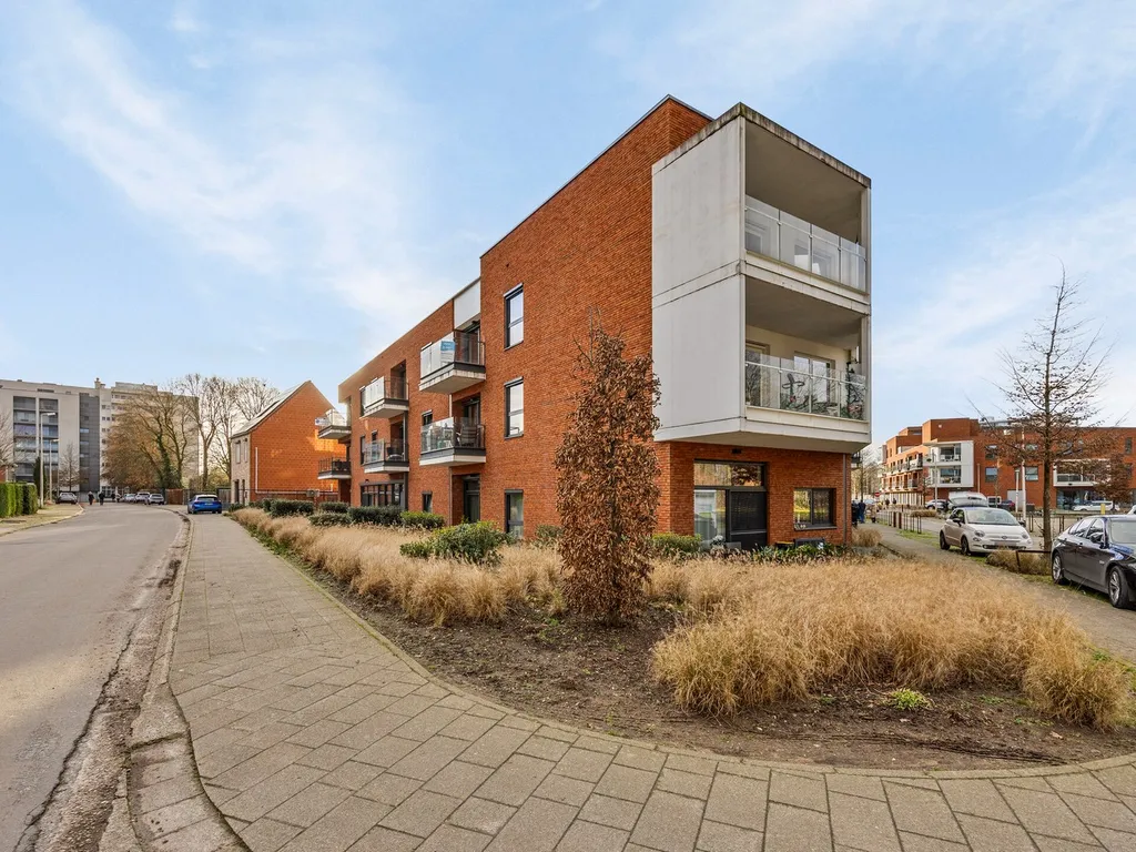 Huis in Genk - 7679086 - Molenweideplein 62, 3600 Genk