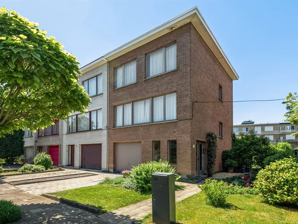 Huis in Merksem - 7681640 - Markiezenhof 18, 2170 Merksem