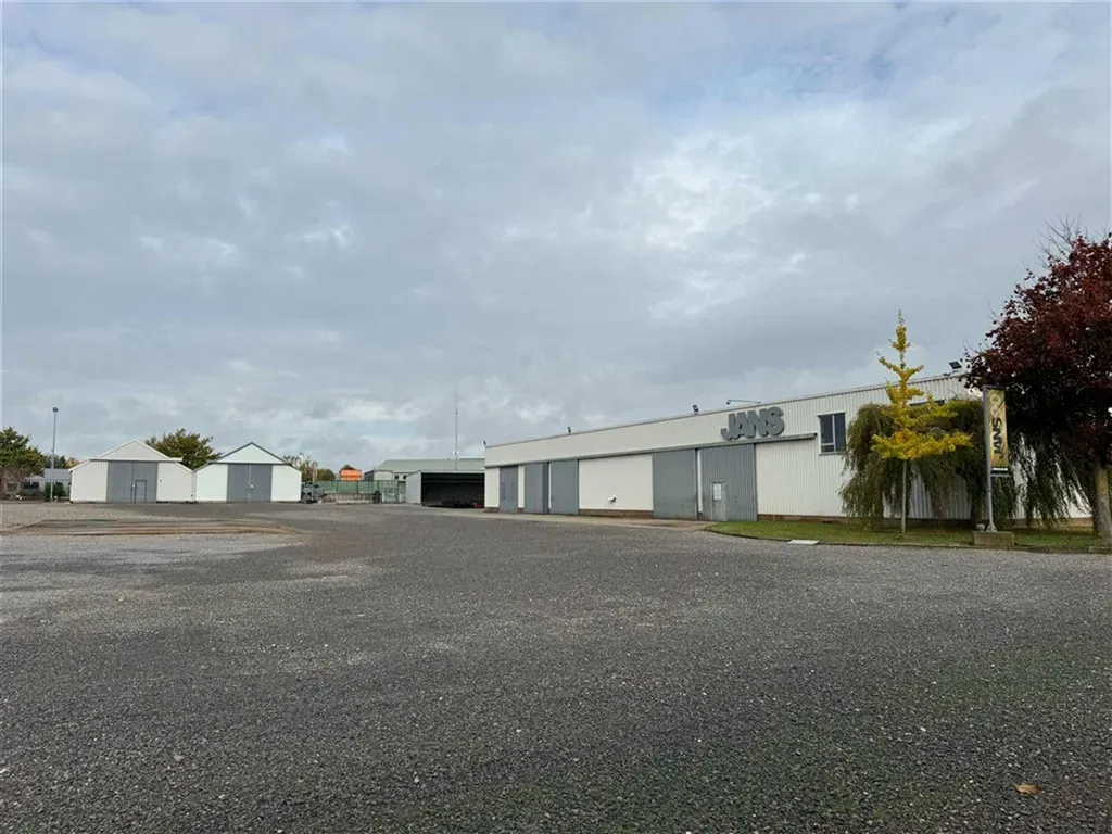 Kantoor in Bilzen-hoeselt - 7658156 - Industrielaan 2, 3730 BILZEN-HOESELT