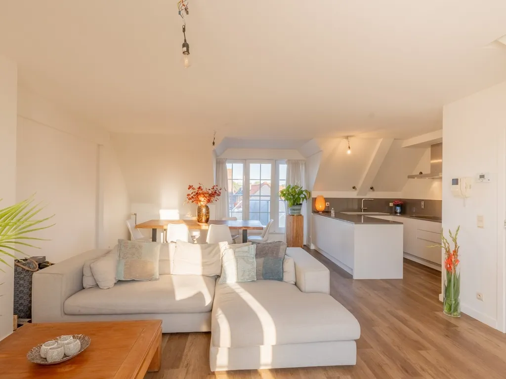 Huis in Knokke - 7692599 - Dorpsstraat 146, 8300 Knokke