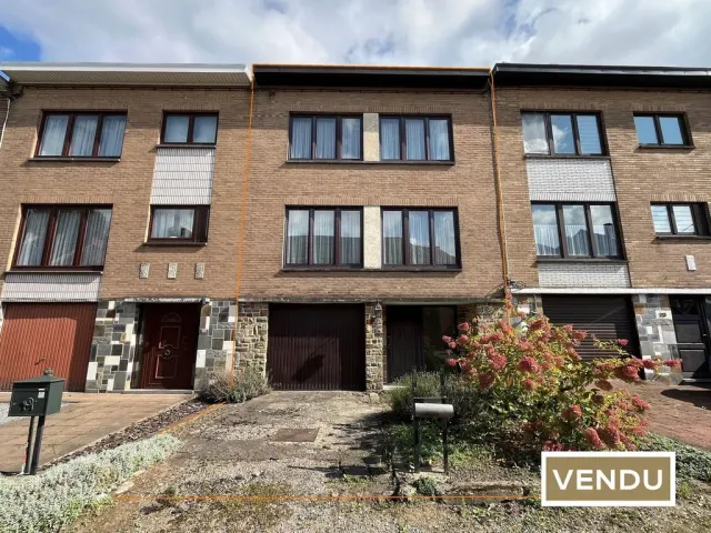Huis in Charleroi - Rue de la Petite Chenevière 211, 6001