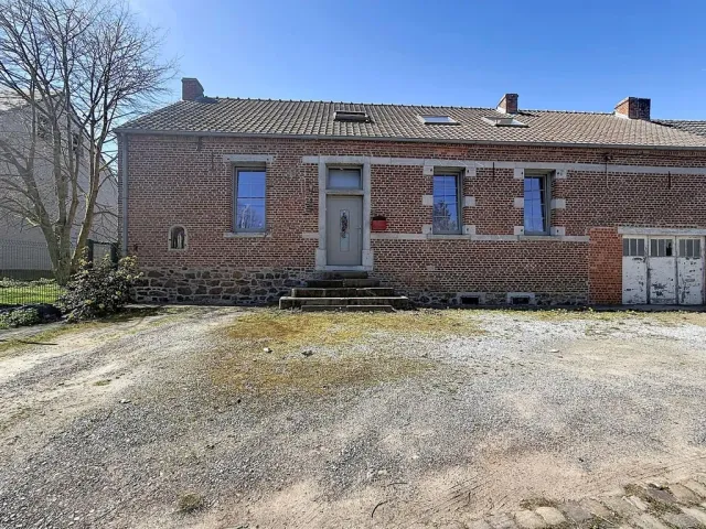 Huis in Rouveroy - Rue Roi Albert 25, 7120