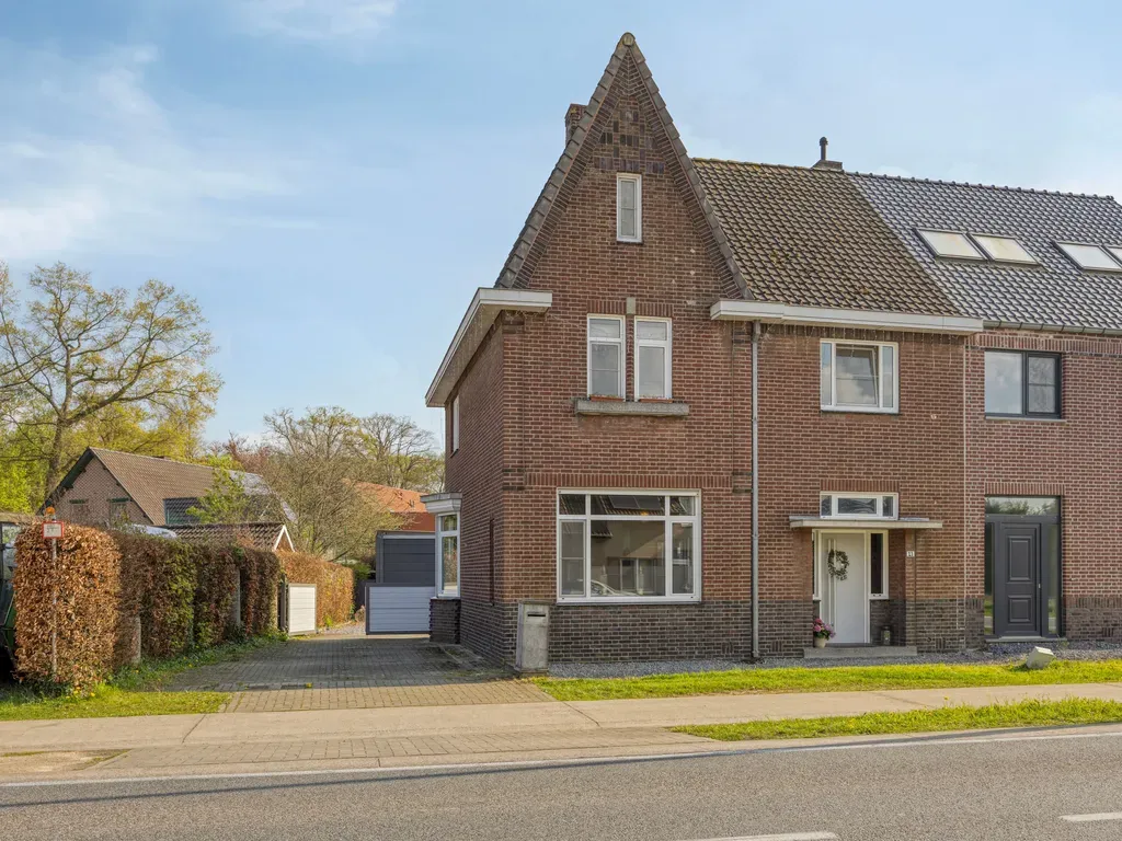 Huis in Kessenich - 7673896 - Bree&euml;rsteenweg 11, 3640 Kessenich