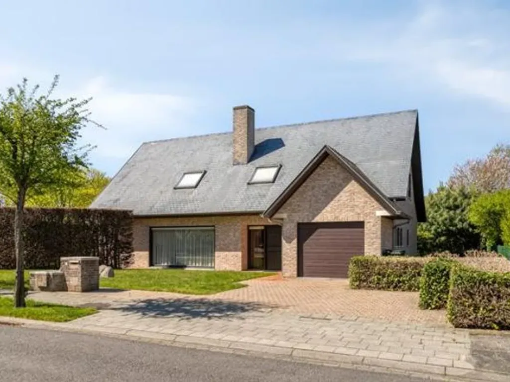Villa in Kortrijk - 7673903 - Windsorlaan 1, 8500 Kortrijk