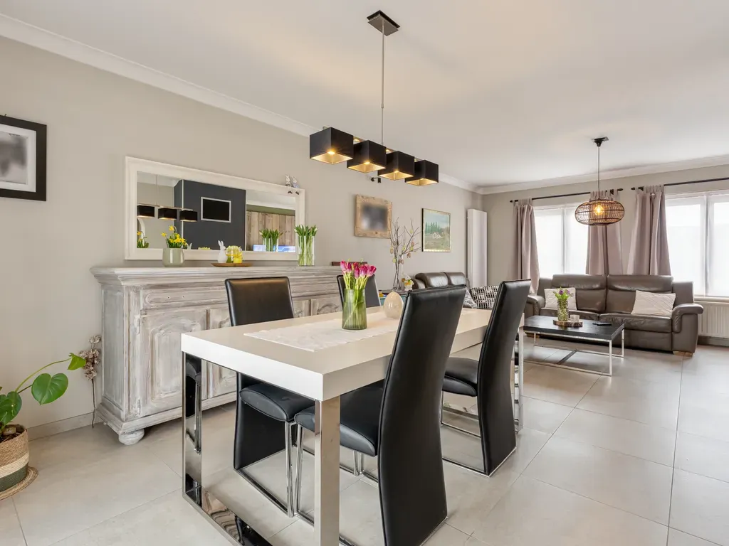Huis in Houthalen - 7673919 - De Huttestraat 54, 3530 Houthalen