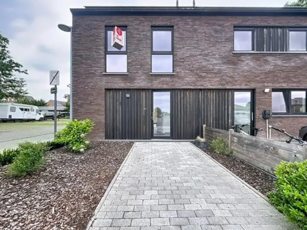 Huis in Eeklo - 7677033 - Broeders van Liefdestraat 1, 9900 Eeklo