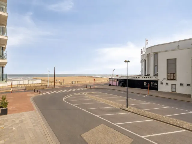 Huis in Knokke - Canadasquare 15 bus 15, 8300